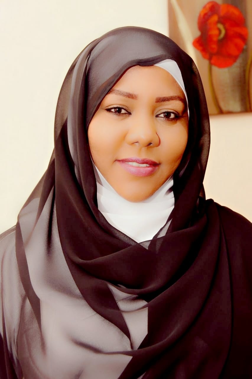 الشاعرة السودانیة «أیة وھبي» تحصل الاقامة الذھبیة في دولة الإمارات