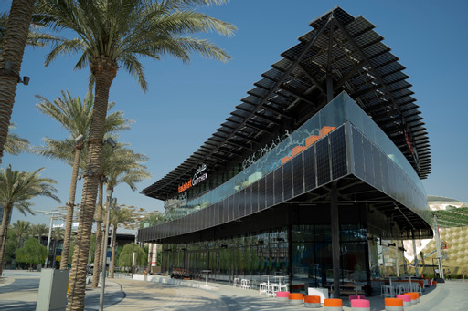 الحياة فوق السّحاب: قصة الإلهام وراء العمل الفني لـ «ماين آند يورز» في «مطبخ طلبات» في «إكسبو 2020» دبي