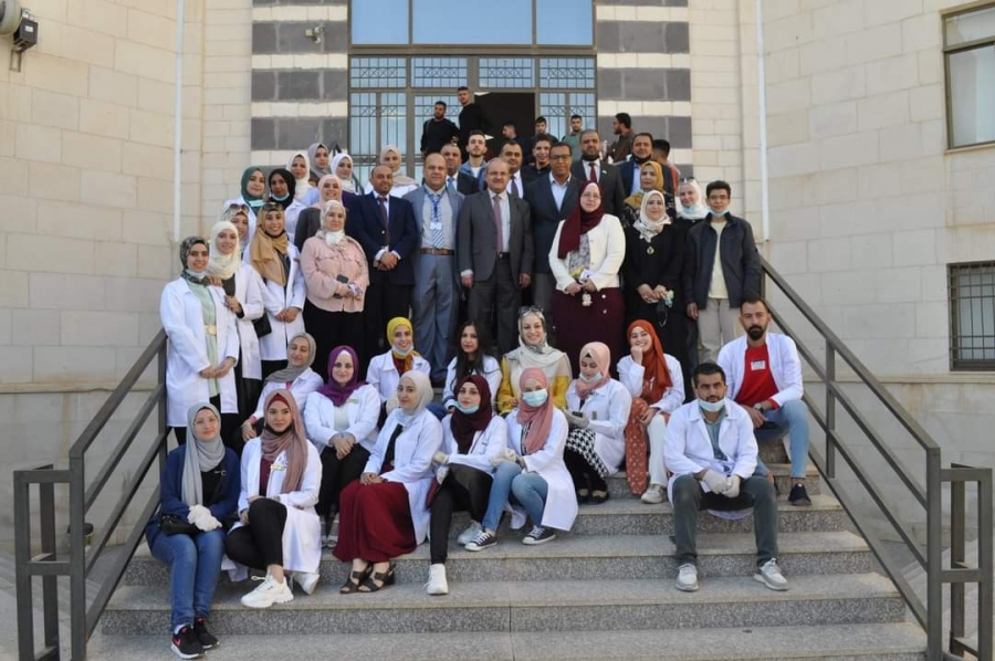 عبيدات يفتتـح اليــوم الصحـي التثقيفي لكلية الصيدلة في جامعة جدارا