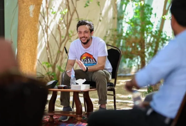 ولي العهد يلتقي بشباب من مختلف القطاعات بالعقبة