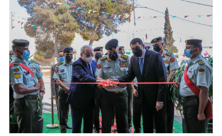 الحنيطي يفتتح المشغل العسكري في قيادة مستودعات الملابس والمهمات