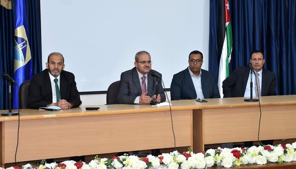 رئيس جامعة جدارا يلتقي طلبة كلية الصيدلة