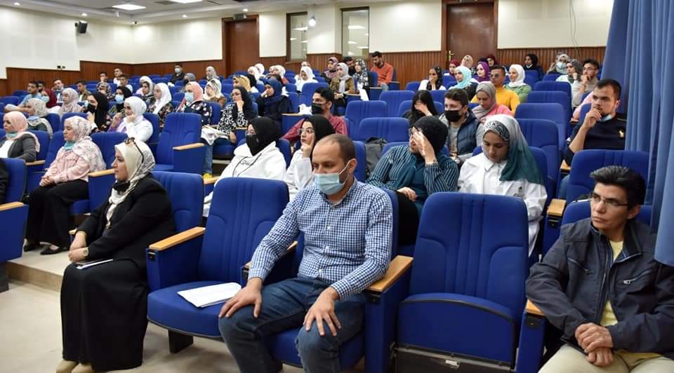 رئيس جامعة جدارا يلتقي طلبة كلية الصيدلة