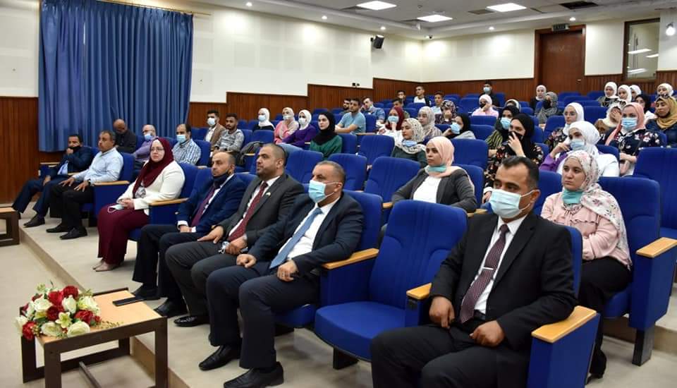 رئيس جامعة جدارا يلتقي طلبة كلية الصيدلة