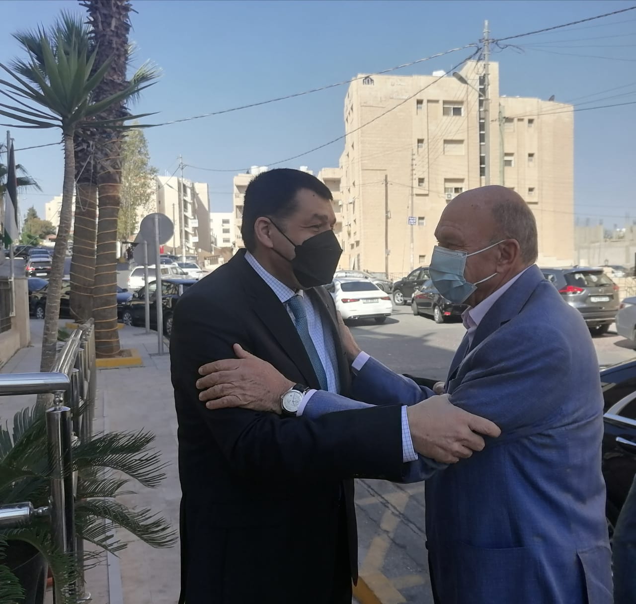 وزير العمل يستقبل رئيس مجلس الأعيان 