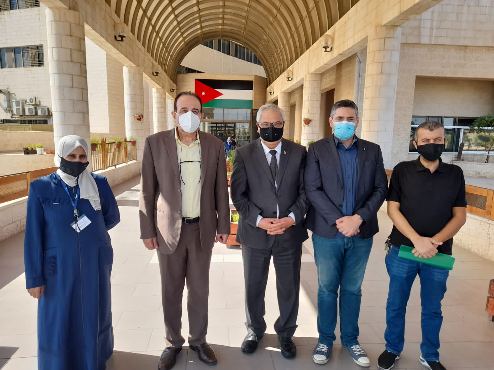 مدير مستشفى الزرقاء الحكومي يشيد بمستوى طلبة كلية الزرقاء الجامعية في التخصصات الطبية المسانده