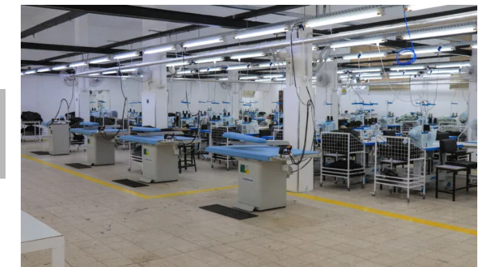 الحنيطي يفتتح المشغل العسكري في قيادة مستودعات الملابس والمهمات