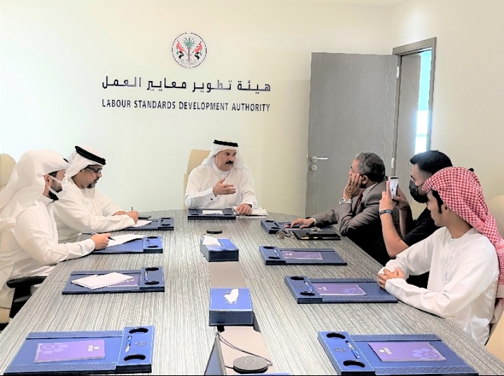 معايير العمل والجامعة القاسيمة تبحثان تنسيق برامج تدريبية لتطوير مهارات العمال