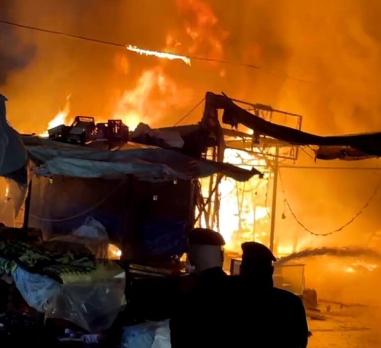 الطراونة: حريق المحطة يطال 20 محلا وبسطة