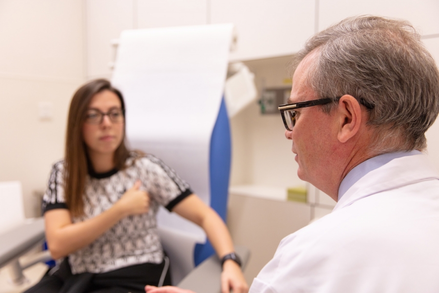 خبراء مستشفى كليفلاند كلينك أبوظبي: سرطان الثدي في مراحله المتأخرة يشكل مصدر قلق متزايد في دولة الإمارات العربية المتحدة