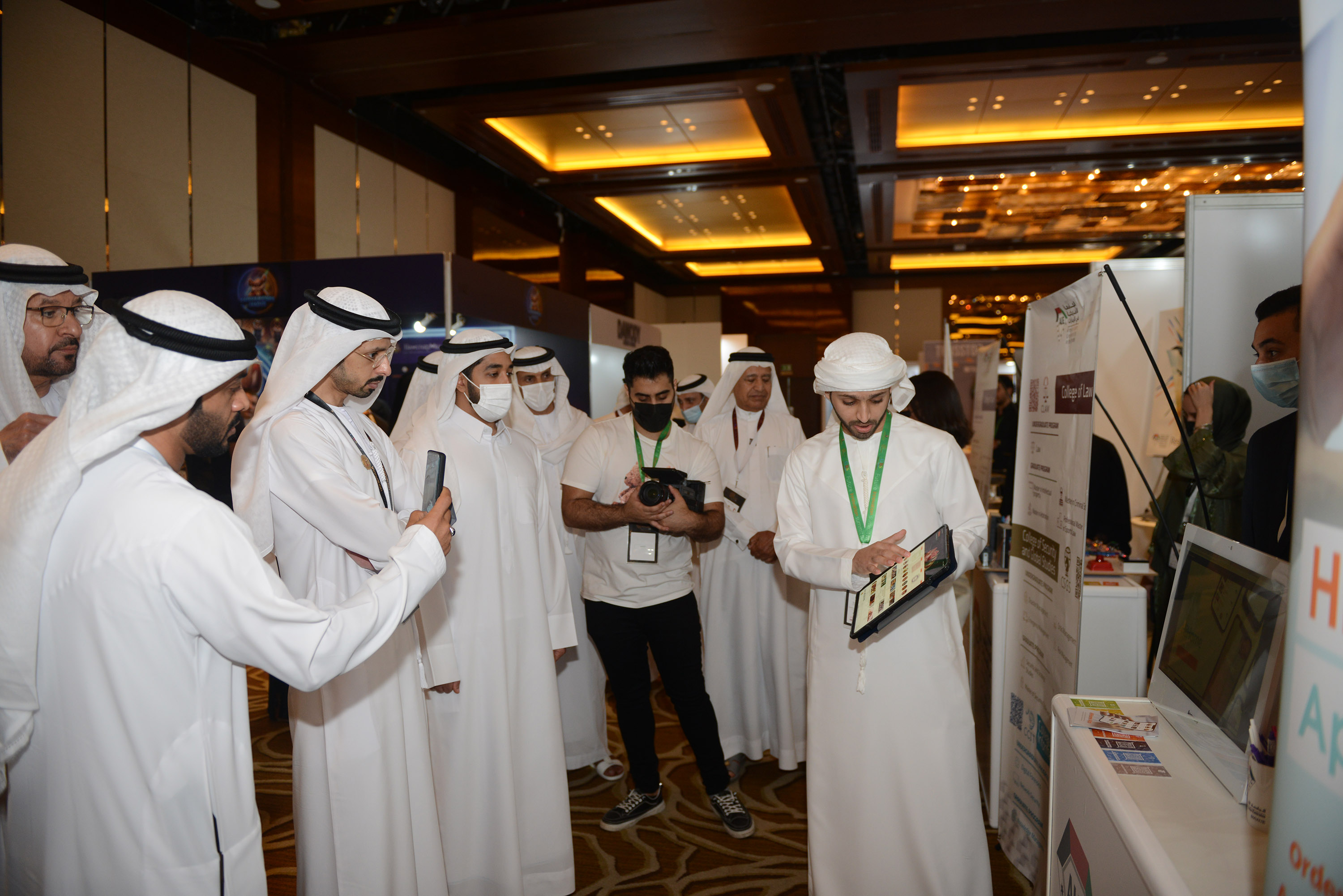 قمة المستقبل للابتكار تكرم الجامعة الأمريكية في الإمارات AUE لتميز مشروعات طلابها في دبي