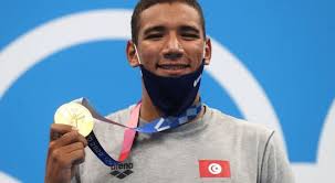 السباح التونسي أحمد حفناوي يشارك في بطولة العالم للسباحة بأبوظبي