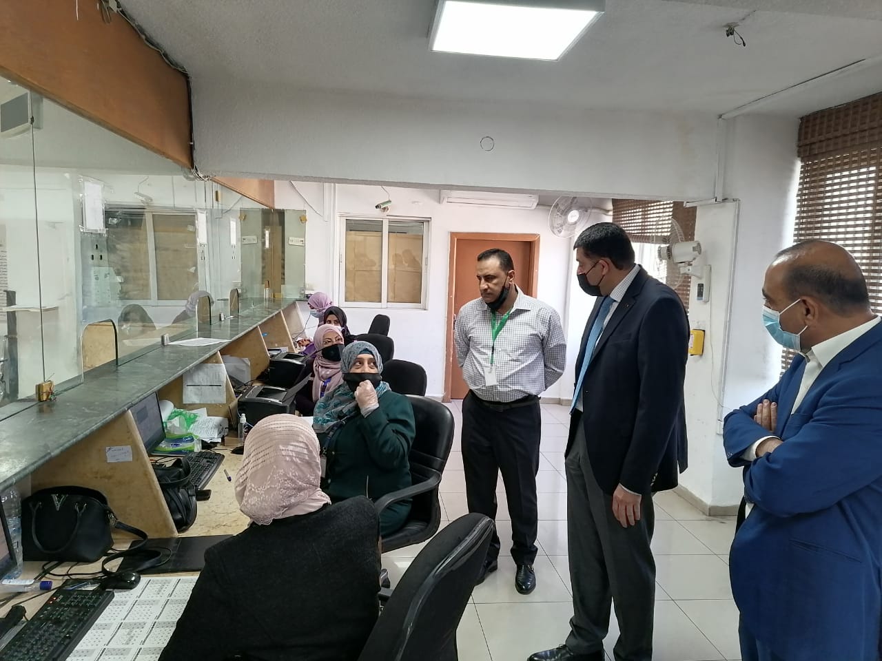 وزير العمل يتفقد مديرية عمل صويلح ويوجه بتقديم أفضل الخدمات للمواطنين