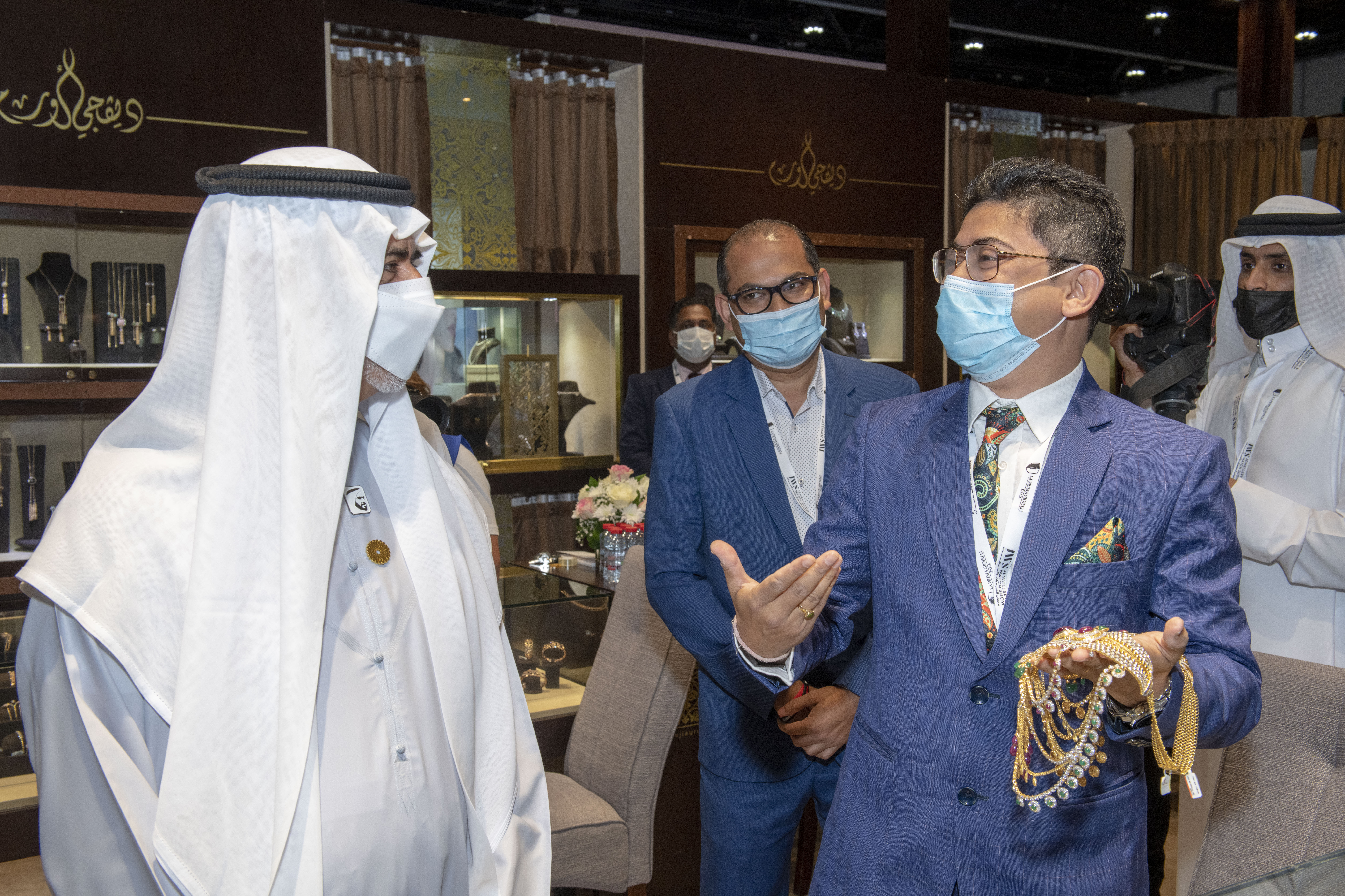 الشيخ نهيان بن مبارك آل نهيان يفتتح رسميًا معرض المجوهرات والساعات 