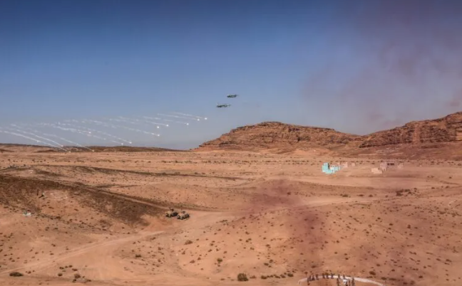 الحنيطي يتابع تمريناً عسكرياً في القوة البحرية والزوارق الملكية