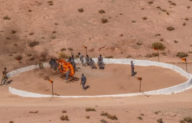 الحنيطي يتابع تمريناً عسكرياً في القوة البحرية والزوارق الملكية