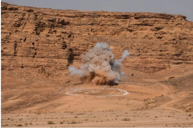 الحنيطي يتابع تمريناً عسكرياً في القوة البحرية والزوارق الملكية