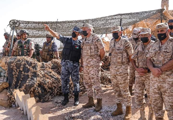 الحنيطي يتابع تمريناً عسكرياً في القوة البحرية والزوارق الملكية