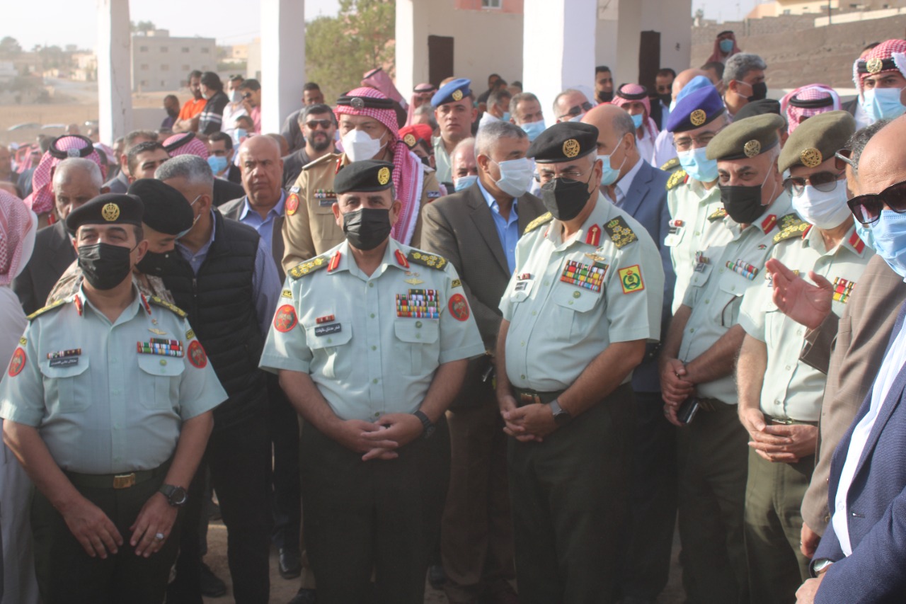 قبيلة بني صخر تشيع جثمان فقيدها اللواء المتقاعد حاكم طافور الخريشا إلى مثواه الأخير 