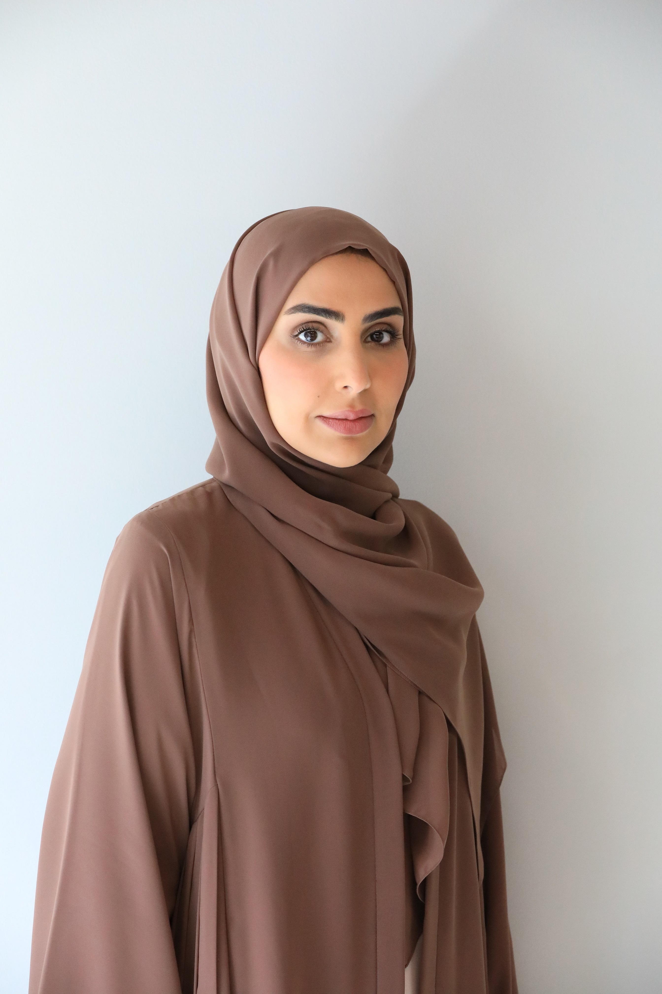 دبي للثقافة وطلبات: إضفاء لمسات إبداعية على خوذات سائقي توصيل طلبات