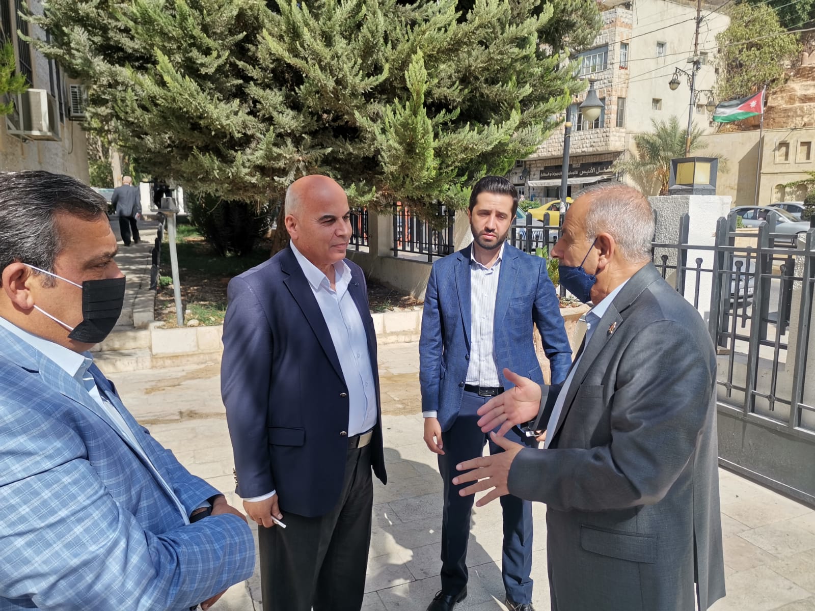 وزير الإدارة المحلية : فخورين بجهود بلدية السلط الكبرى