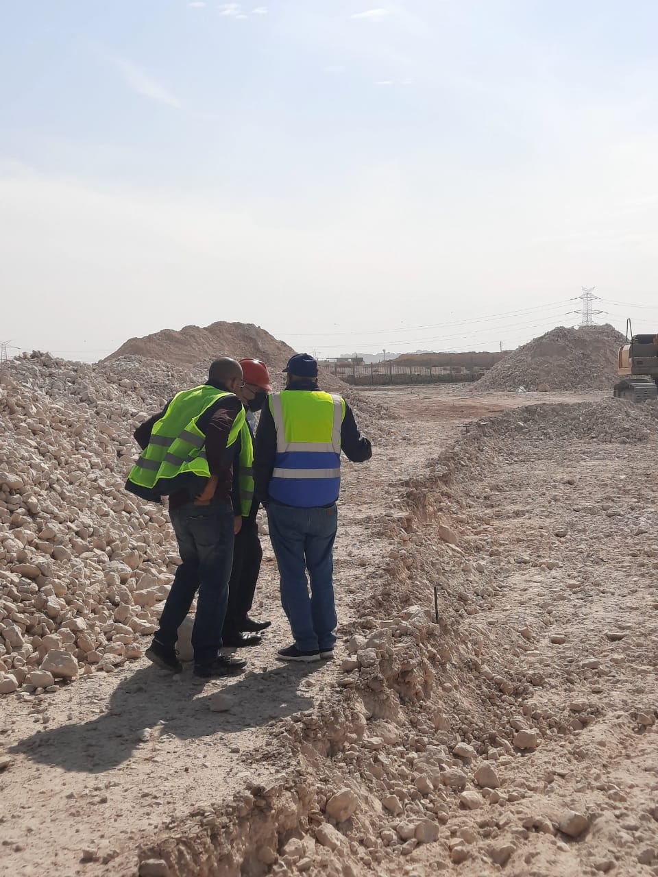 وزير الاشغال يتفقد سير العمل بمشروع الحديقة البيئية في الرصيفة 