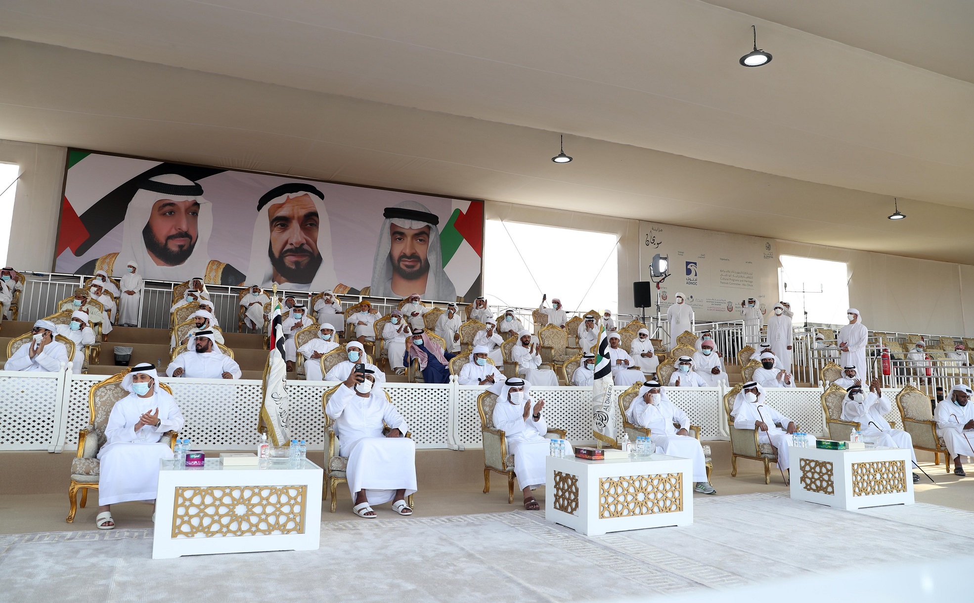 تتويج الفائزين في مزاينة سويحان بمهرجان الظفرة