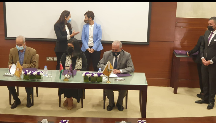 توقيع اتفاقية تعاون بين جامعة الحسين بن طلال والجمعية العلمية الملكية.