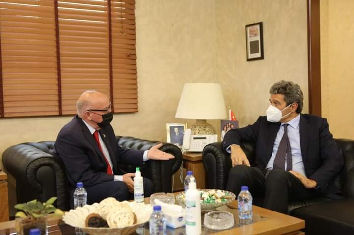 وزير الأشغال يبحث تعزيز التعاون مع السفير الإيطالي