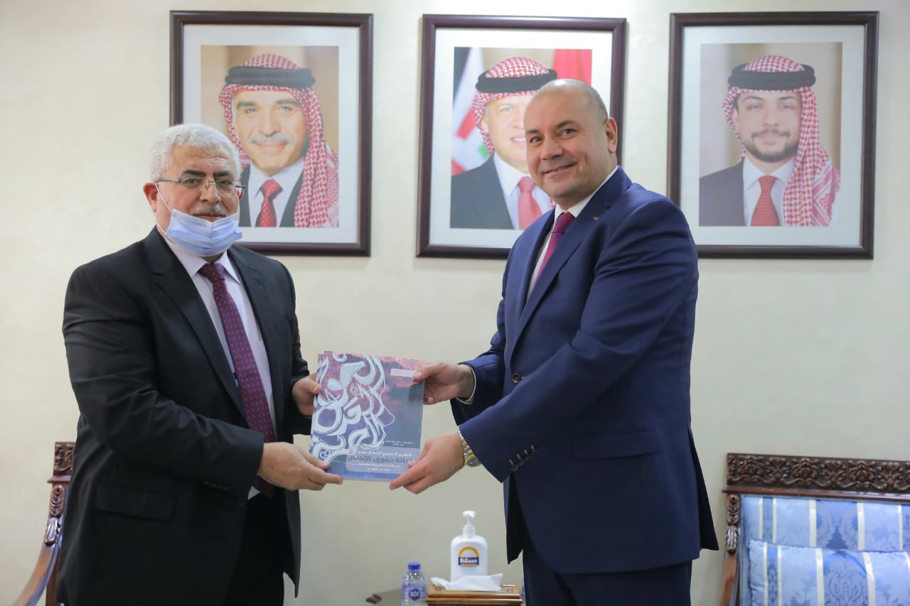 العودات يتسلم تقرير حالة حقوق الإنسان للعام 2020