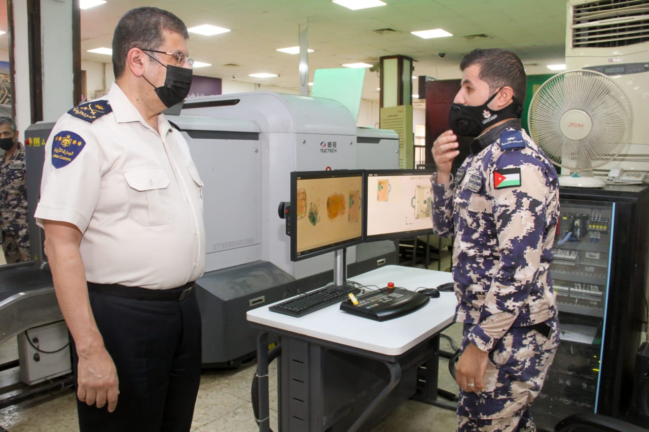 مدير عام الجمارك يتفقد مركز جمرك جسر الملك حسين  صور 