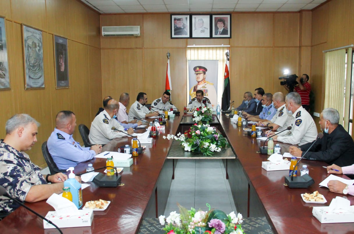 مدير عام الجمارك يتفقد مركز جمرك جسر الملك حسين  صور 