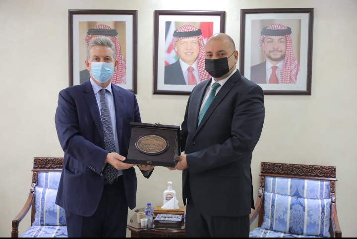 العودات يلتقي السفير الأسترالي