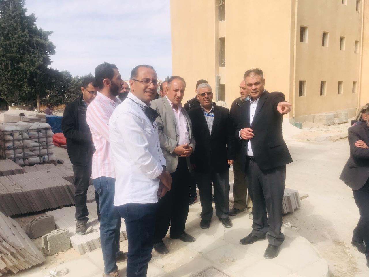 رئيس جامعة البلقاء التطبيقية في زيارة تفقدية لمشاريع المبادرات الملكية الساميه في كلية الشوبك الجامعية