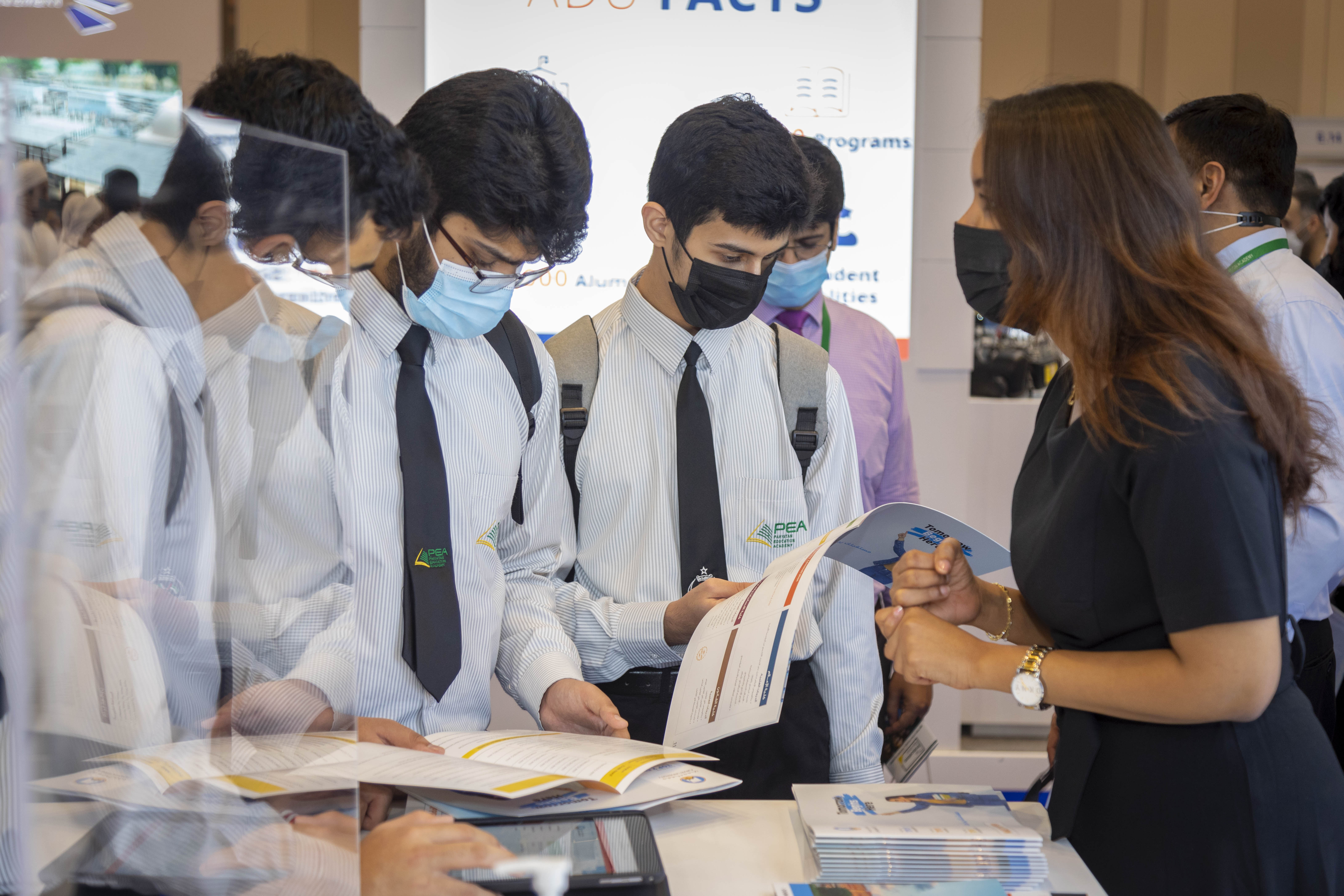 جامعة عجمان تطلق حملة القبول والتسجیل للفصل الربیعي في اكسبو دبي202