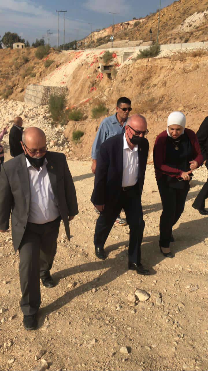 وزير الاشغال العامة والاسكان يتفقد عددا من المشاريع في جرش  