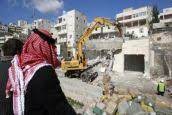 القدس: الاحتلال الاسرائيلي يهدم منزلا بجبل المكبر و4 محال تجارية