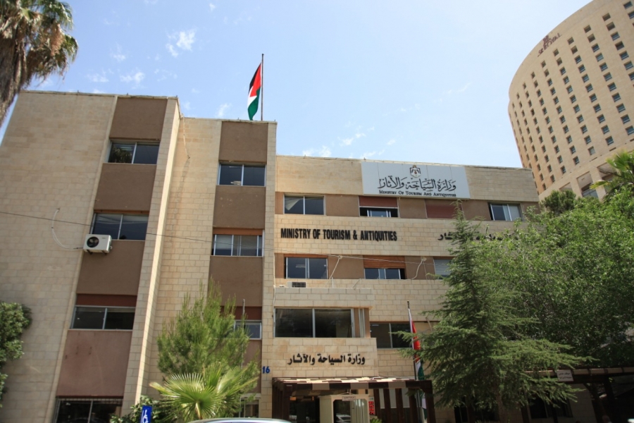 السماح للمطاعم السياحية والكوفي شوب والفنادق بتقديم الأرجيلة