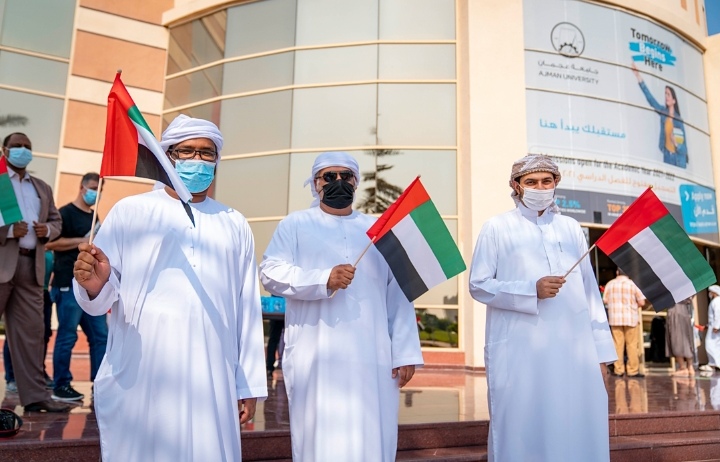 جامعة عجمان تشارك في احتفالات الدولة بیوم العلم