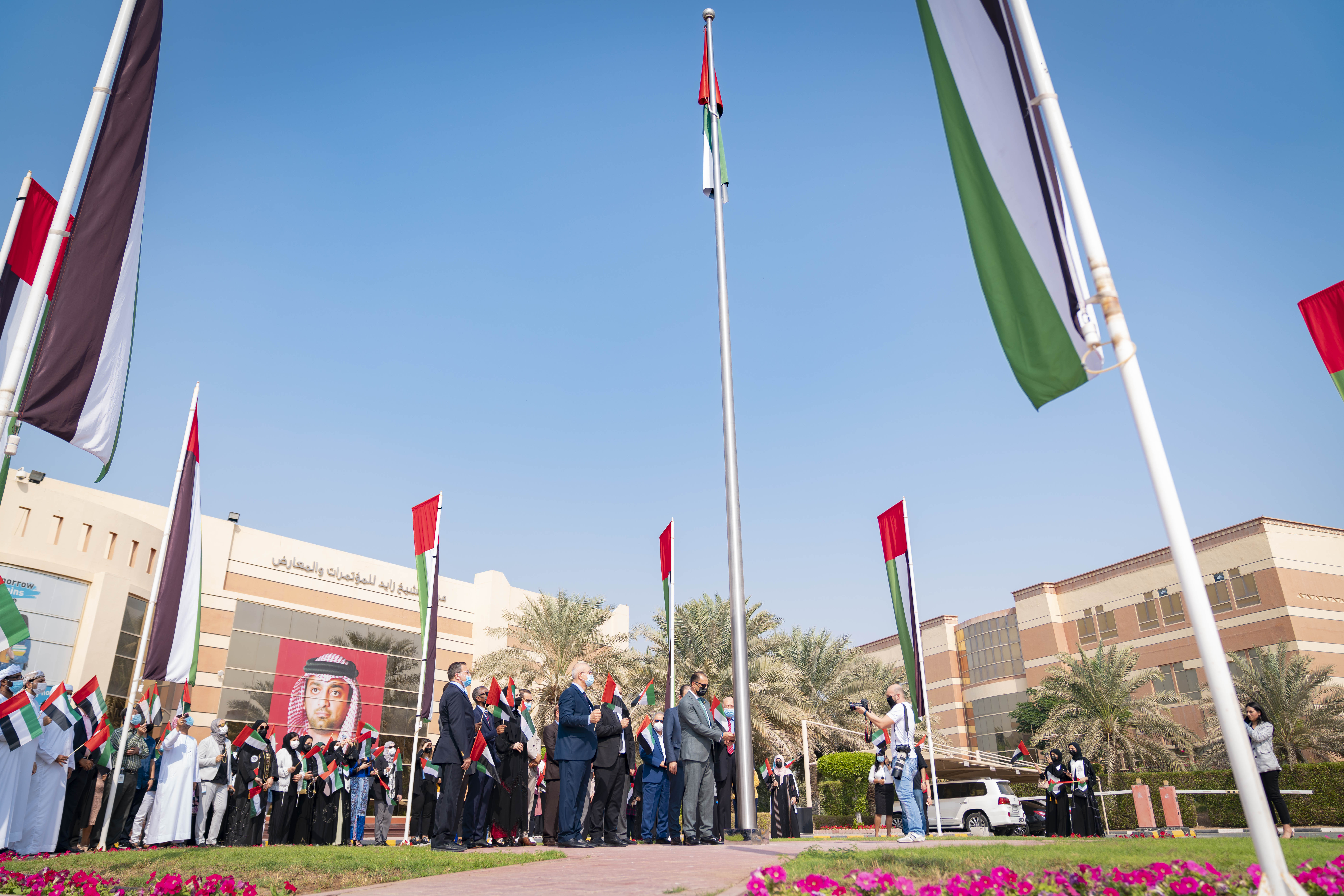 جامعة عجمان تشارك في احتفالات الدولة بیوم العلم