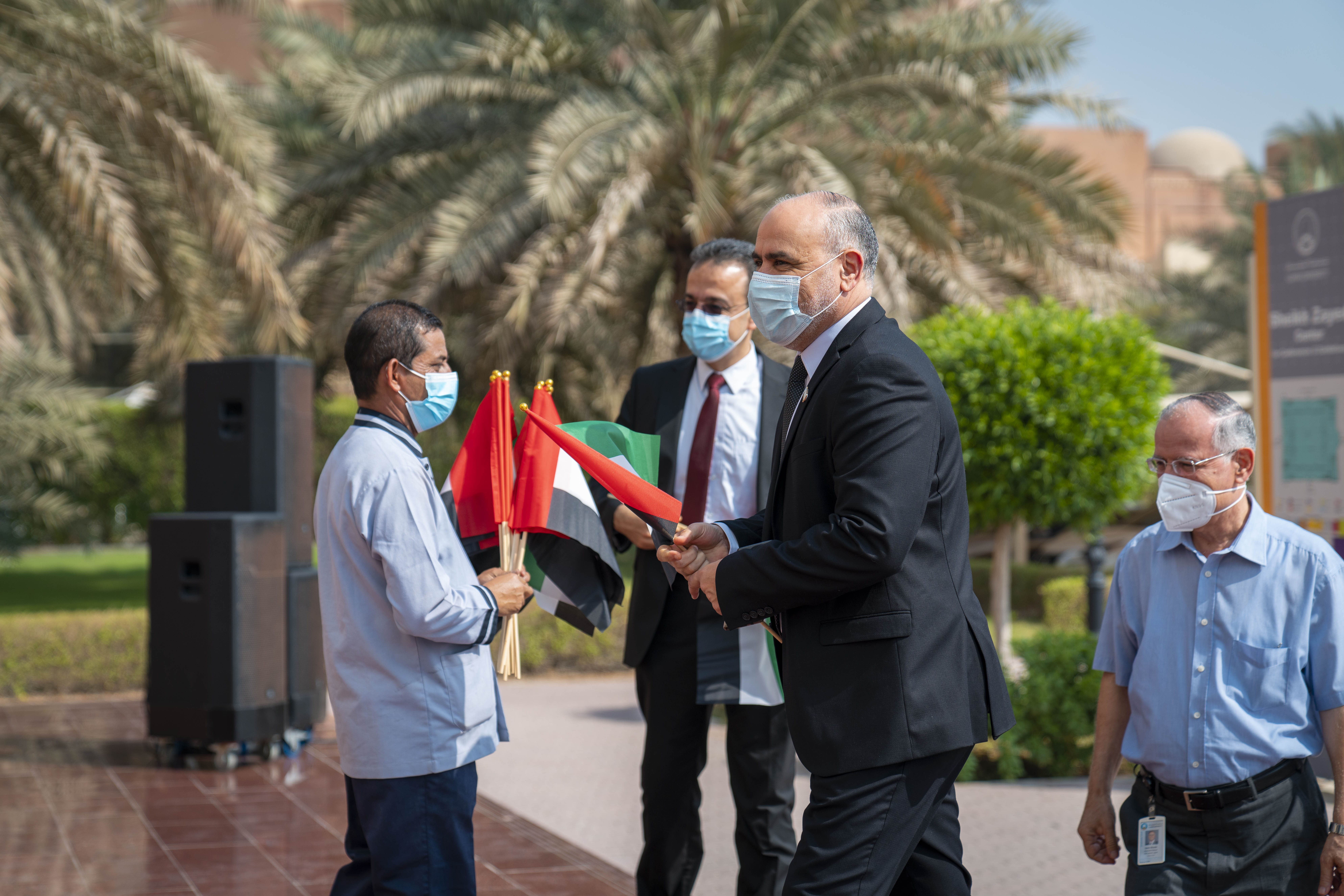جامعة عجمان تشارك في احتفالات الدولة بیوم العلم