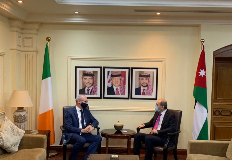 الصفدي يبحث مع نظيرة الايرلندي العلاقات الثنائية بين البلدين