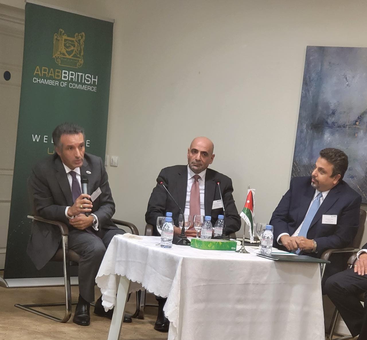 وزير السياحة والاثار يلتقي أعضاء من غرفة التجارة العربية البريطانية