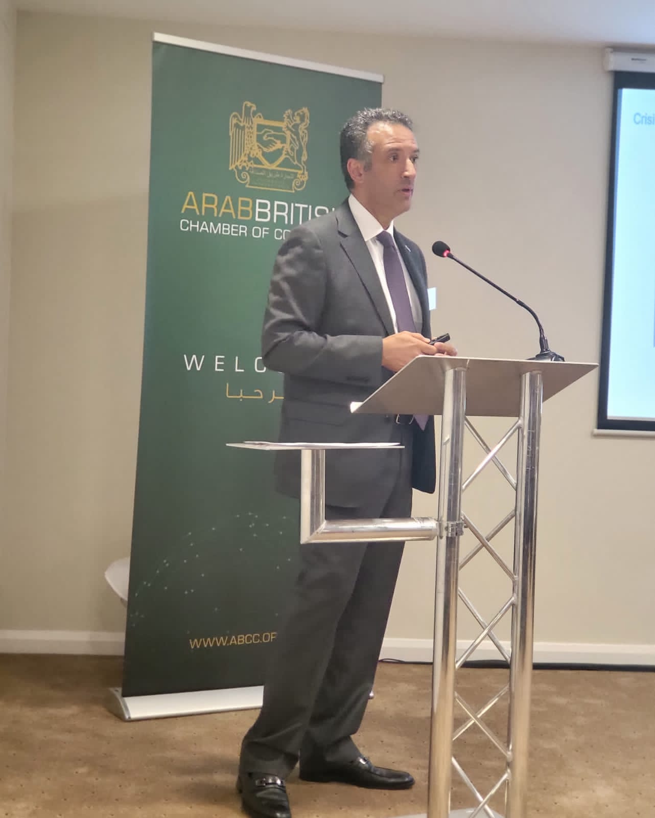 وزير السياحة والاثار يلتقي أعضاء من غرفة التجارة العربية البريطانية