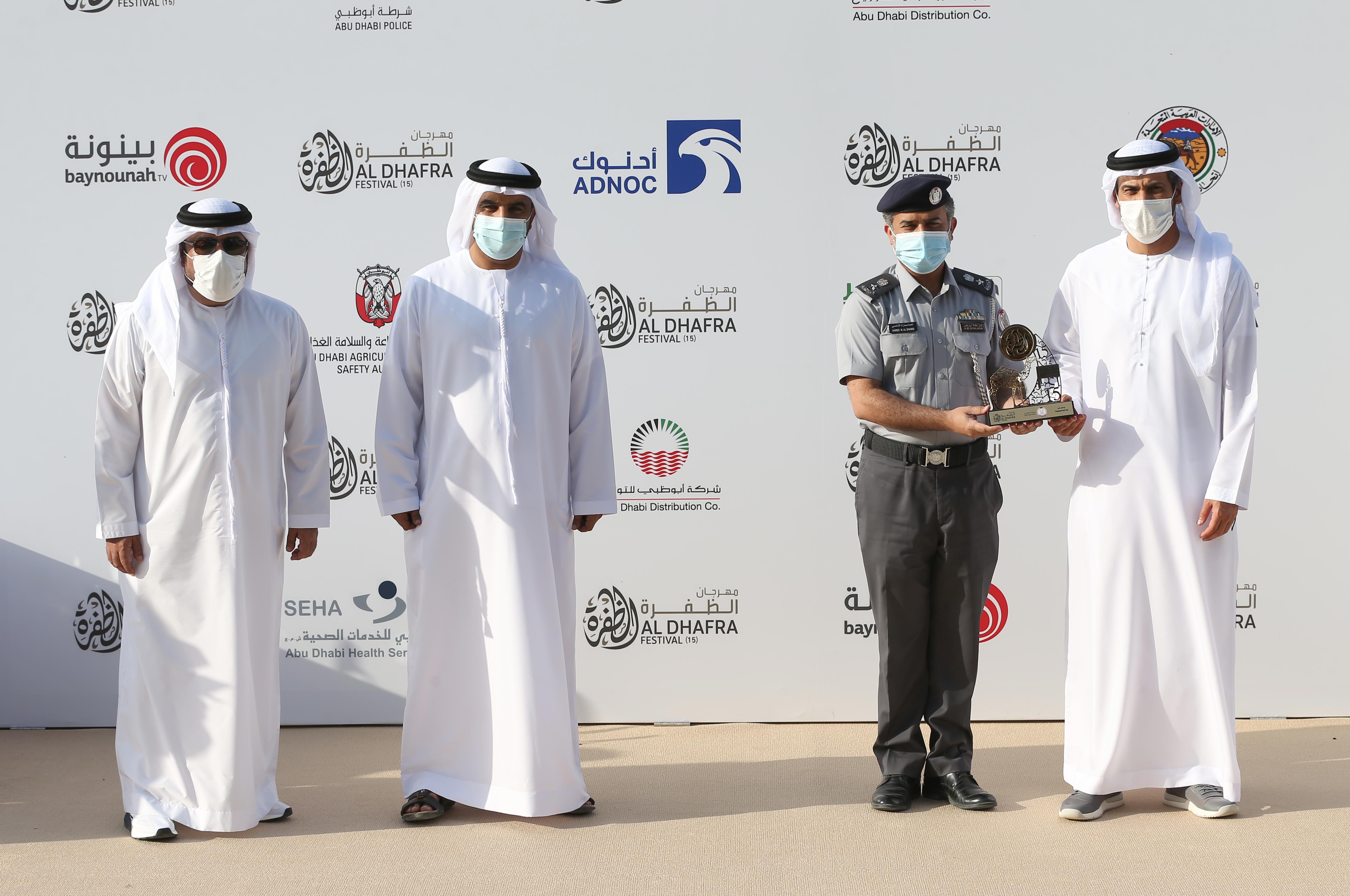 تتويج الفائزين بأشواط الحول المحليات والمجاهيم والمهجنات الأصايل بمزاينة سويحان