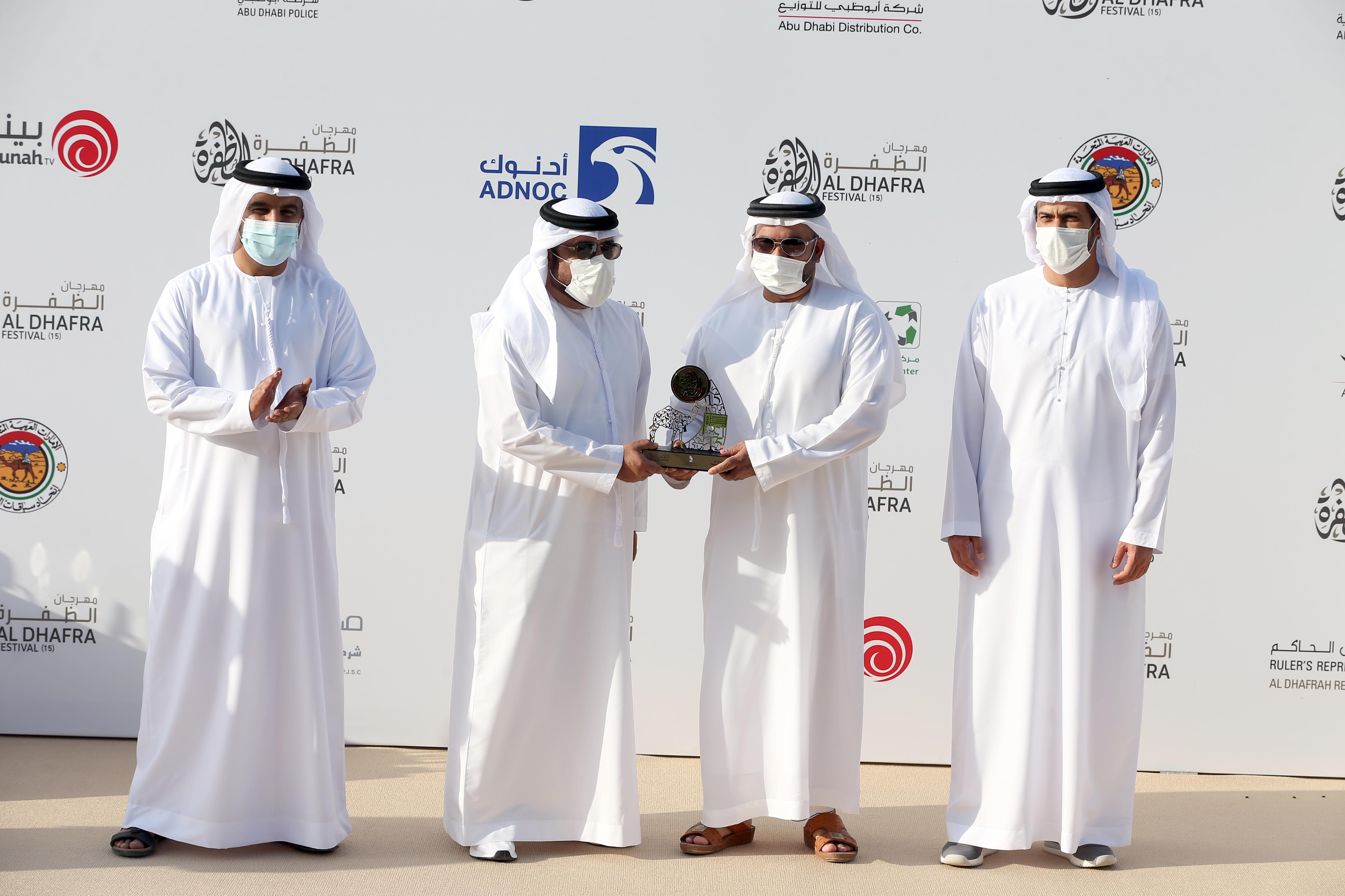 تتويج الفائزين بأشواط الحول المحليات والمجاهيم والمهجنات الأصايل بمزاينة سويحان