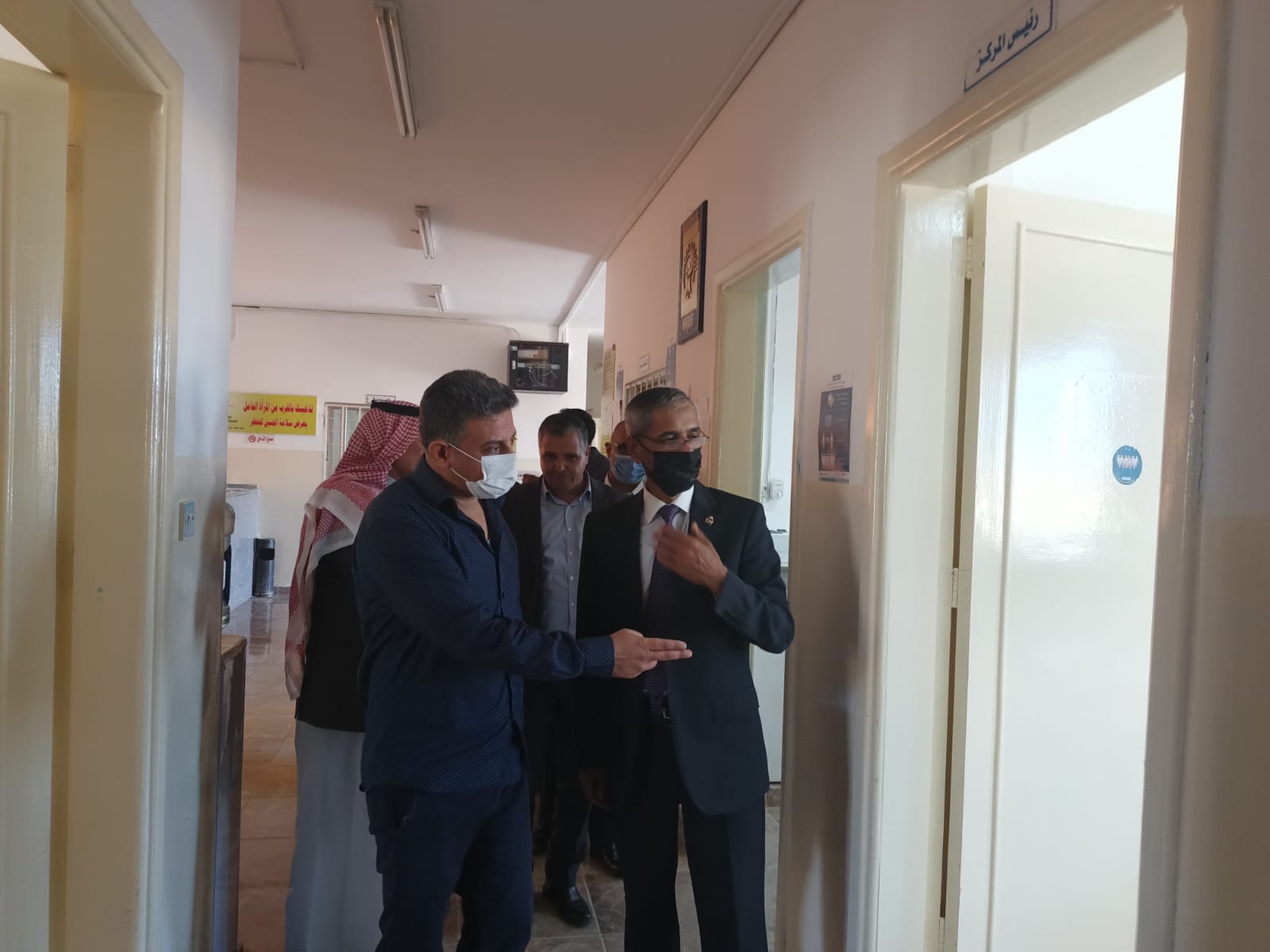 محافظ المفرق يتفقد الخدمات ويستمع لمطالب أهالي بلدية الأمير الحسين بن عبدالله في البادية الغربيه 