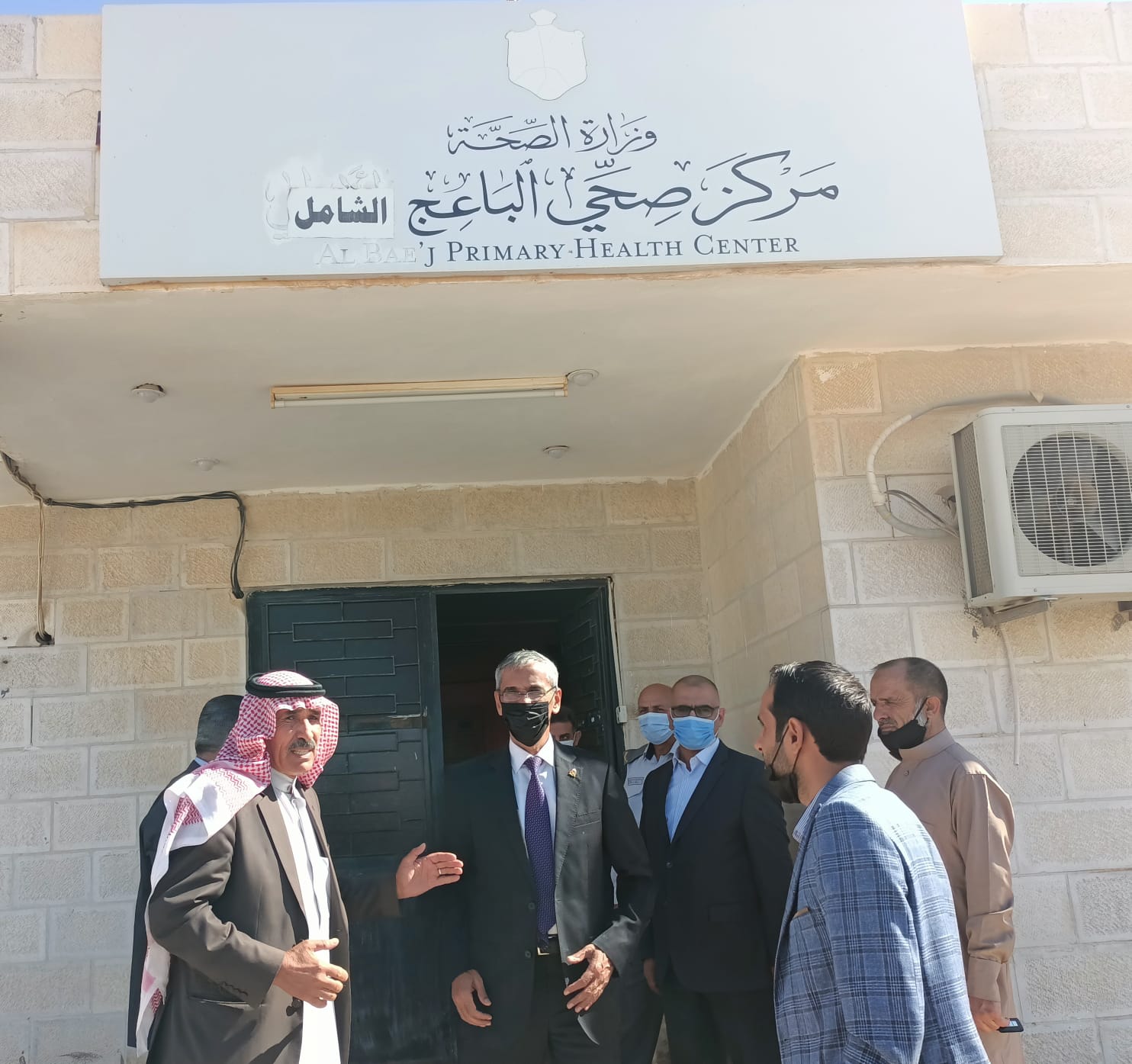 محافظ المفرق يتفقد الخدمات ويستمع لمطالب أهالي بلدية الأمير الحسين بن عبدالله في البادية الغربيه 