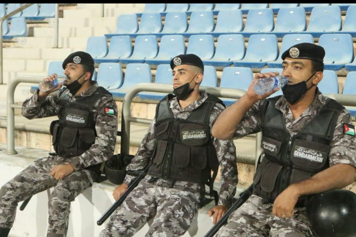 جهود استثنائية واحترافية بذلها نشامى الامن العام خلال انفاذهم للخطط الامنية خلال مبارتي اليوم