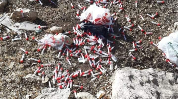 الصحة توضح حول العثور على فحوصات ملقاة بالطريق